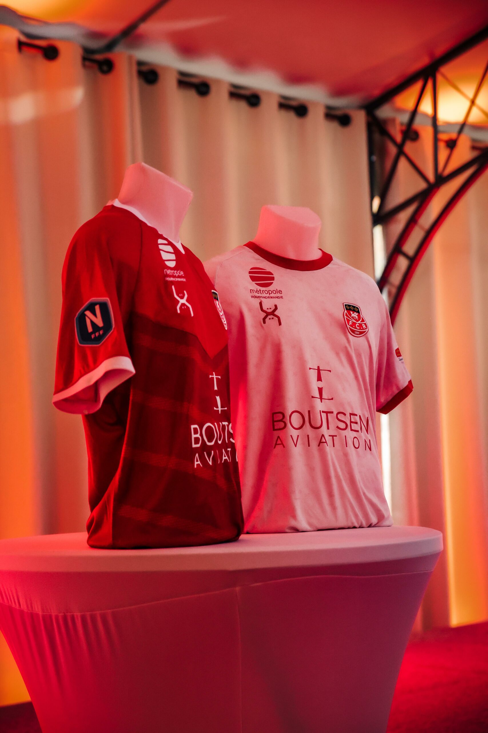 Les maillots disponibles à la boutique du stade